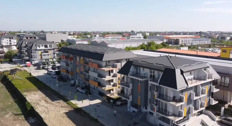 Imagine cu complexul Maramureș”